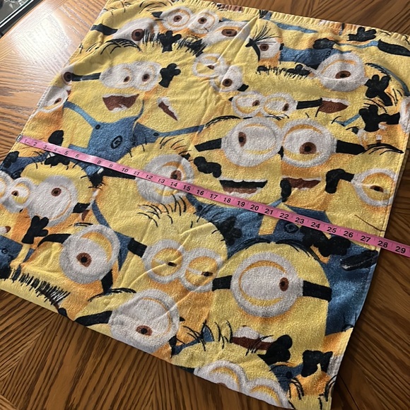 Minions Beach Towel! Despicable Me Minions Print Beach Towel Standard Size GUC - Picture 3 of 13